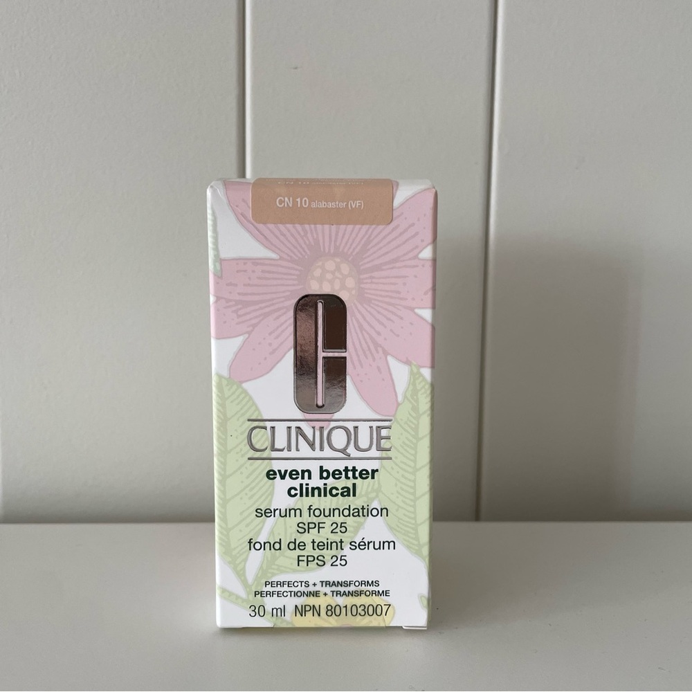 CLINIQUE 
Even Better Clinical™ Serum Foundation Broad Spectrum SPF 25